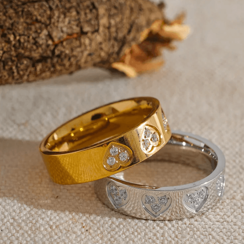 Anel Coração Cravejado com Zircônia - DELICATTA