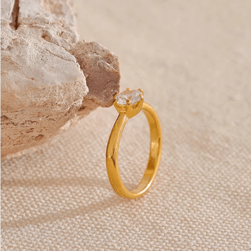 Anel com Zircônia Central - DELICATTA