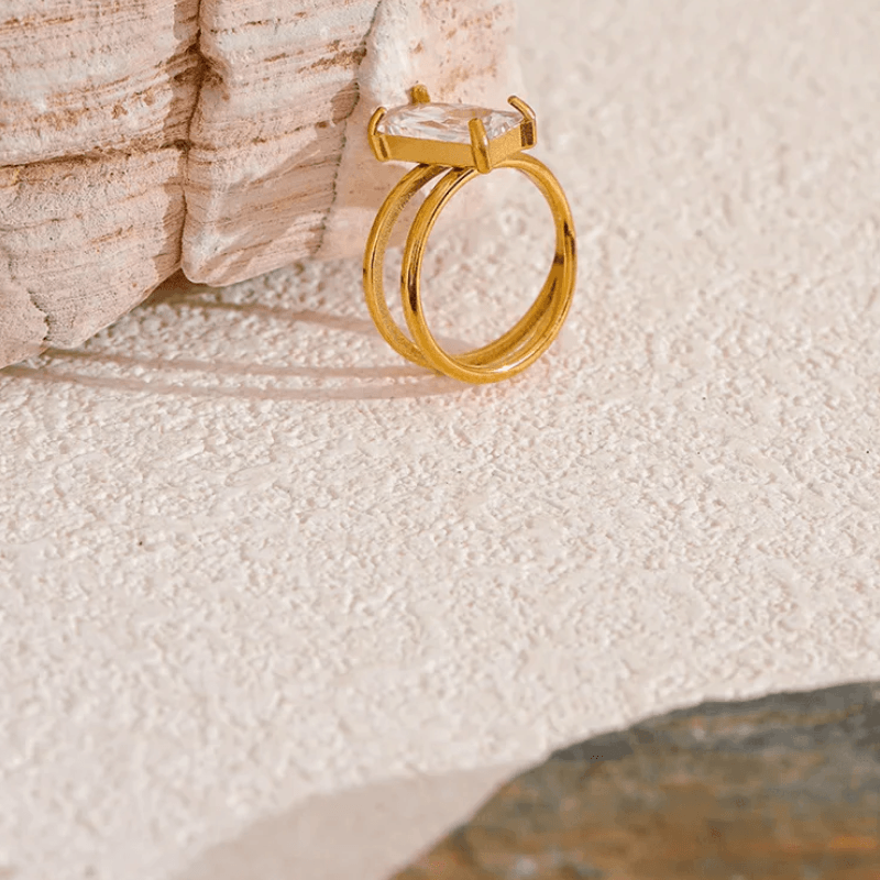 Anel com Zircônia Retangular - DELICATTA