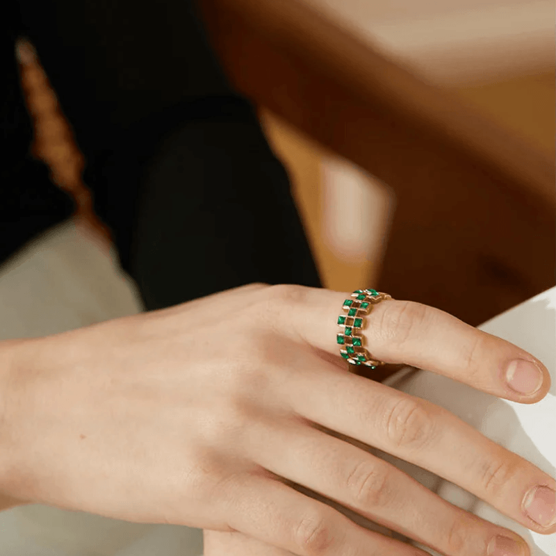 Anel Quadriculado com Zircônia - DELICATTA