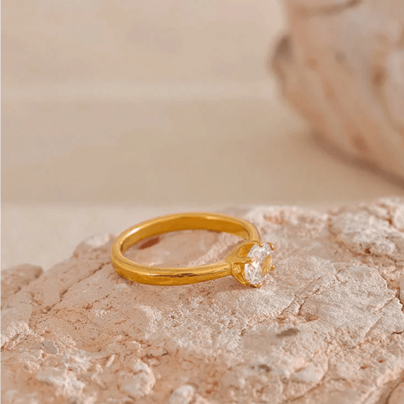 Anel com Zircônia Central - DELICATTA