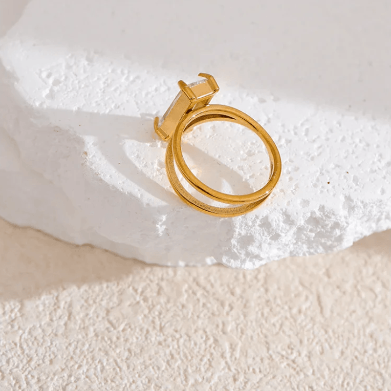 Anel com Zircônia Retangular - DELICATTA