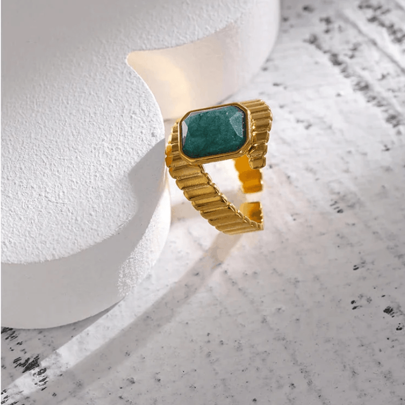 Anel com Cortes Geométricos e Apatita Azul - DELICATTA