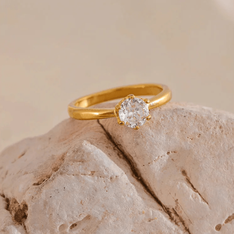 Anel com Zircônia Central - DELICATTA