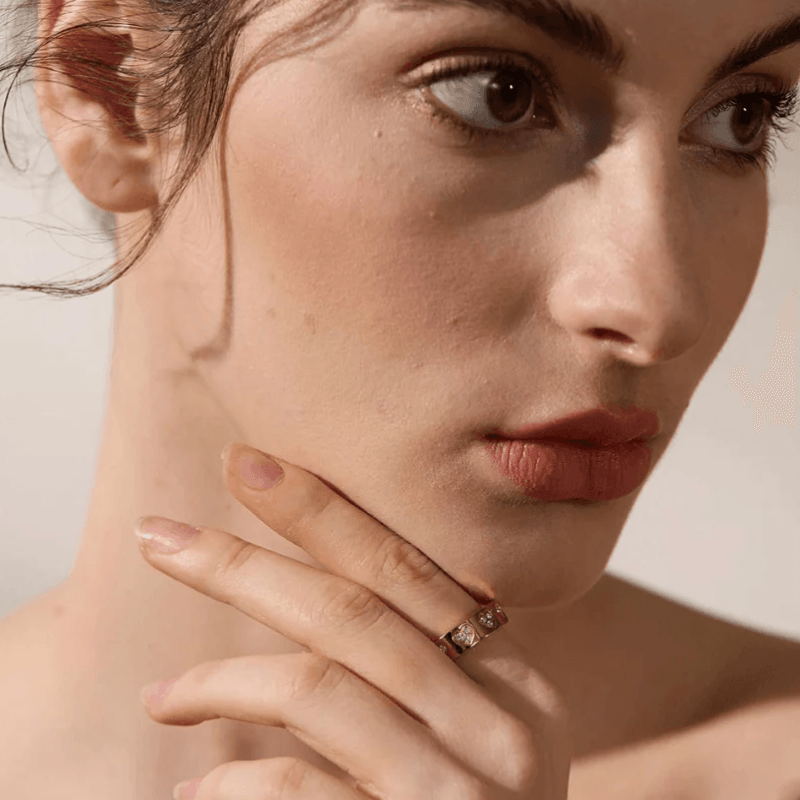 Anel Coração Cravejado com Zircônia - DELICATTA