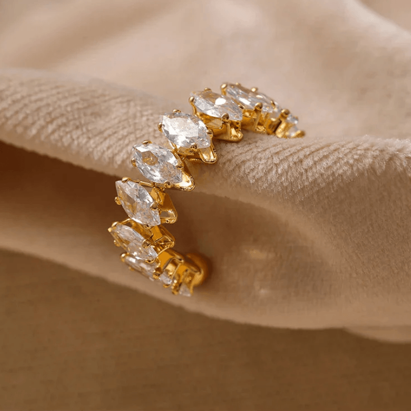 Anel com Zircônia Cúbica - DELICATTA