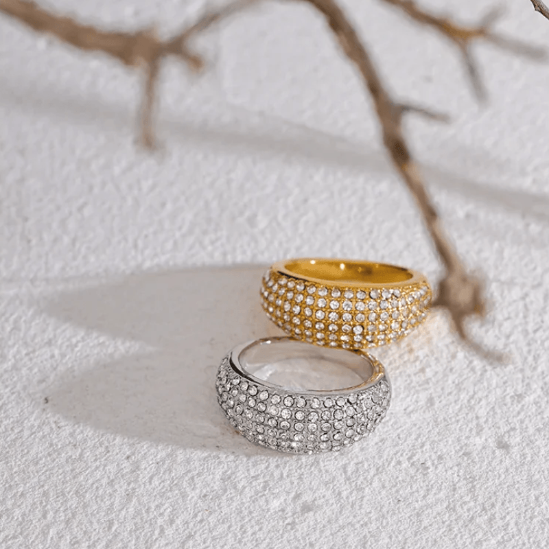 Anel com Zircônias - DELICATTA