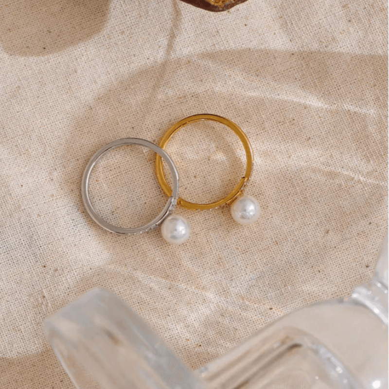 Anel Cravejado e com Pérola Central - DELICATTA