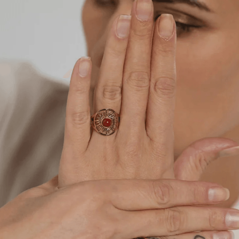 Anel Regulável com Pedra Central - DELICATTA